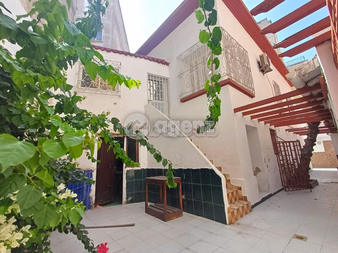 Villa à vendre 300 m², 3 chambres Moulay Youssef Casablanca