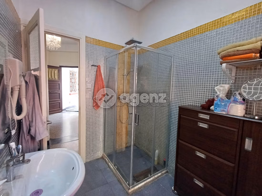 Villa à vendre 300 m², 3 chambres Moulay Youssef Casablanca