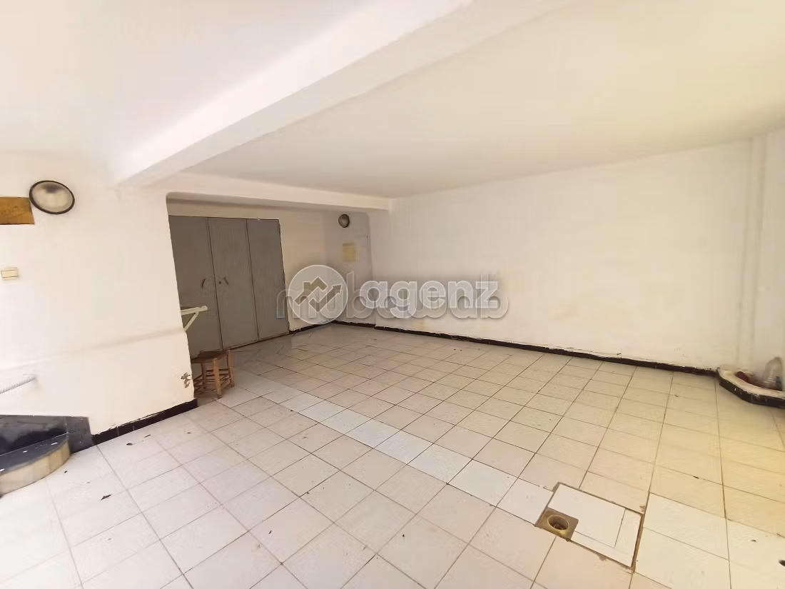 Villa à vendre 300 m², 3 chambres Moulay Youssef Casablanca