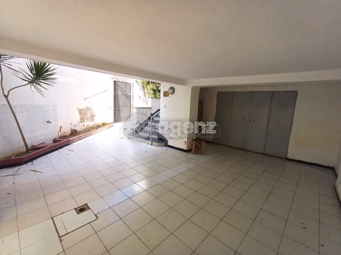 Villa à vendre 300 m², 3 chambres Moulay Youssef Casablanca