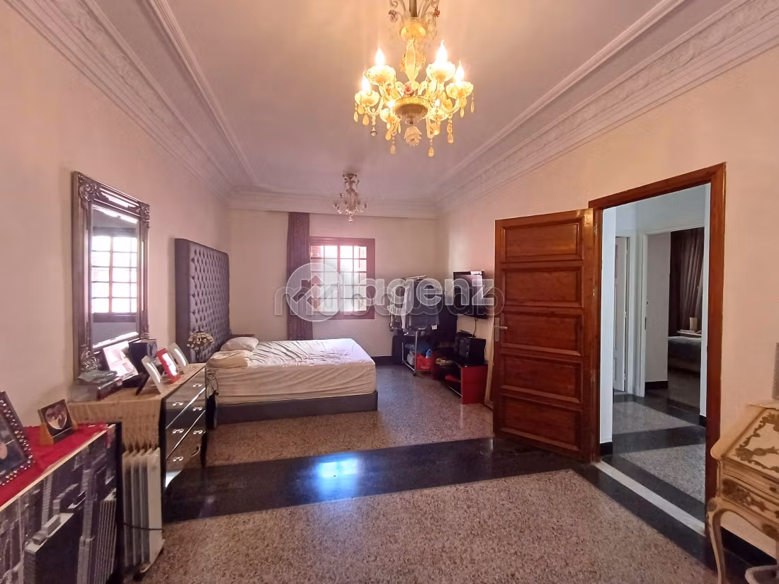 Villa à vendre 300 m², 3 chambres Moulay Youssef Casablanca