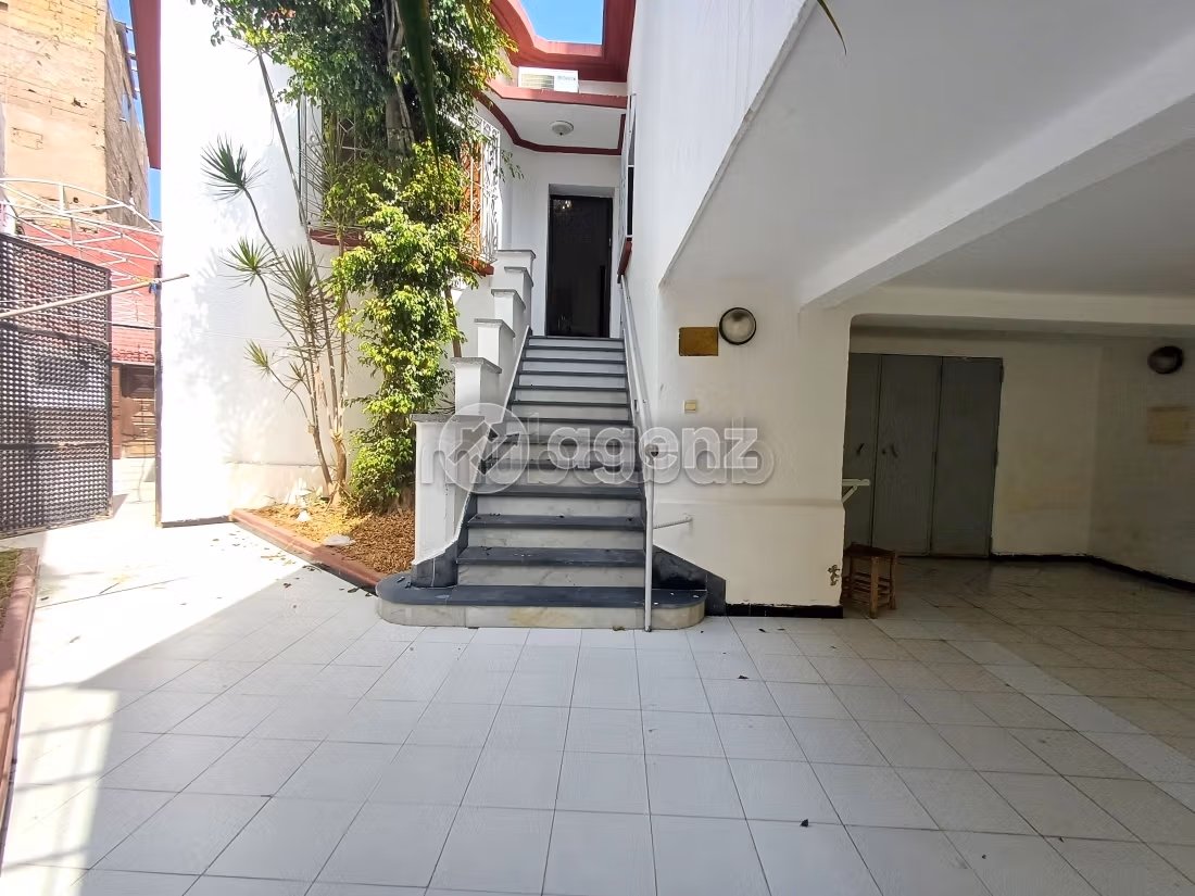 Villa à vendre 300 m², 3 chambres Moulay Youssef Casablanca