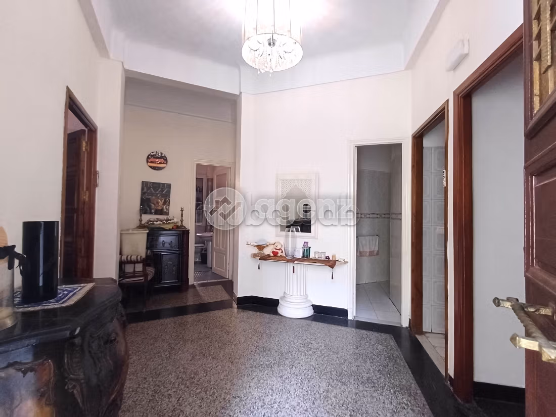 Villa à vendre 300 m², 3 chambres Moulay Youssef Casablanca