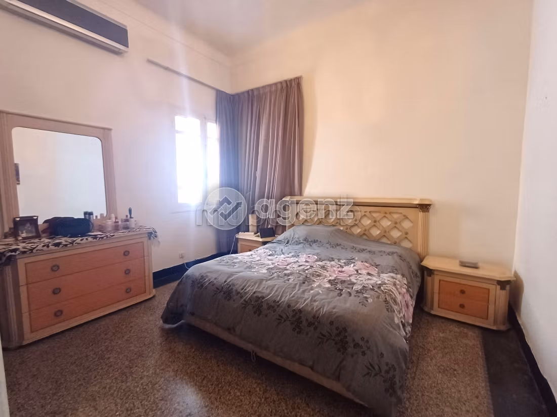 Villa à vendre 300 m², 3 chambres Moulay Youssef Casablanca
