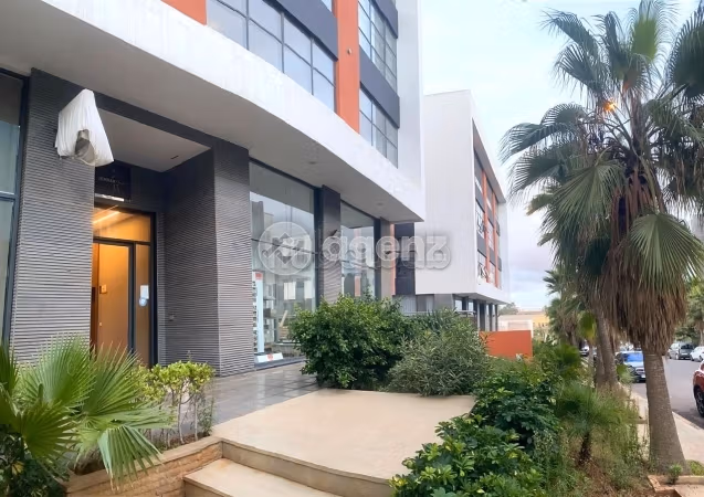 Oficinas y locales comerciales en venta en Almaz. Superficie 83 m²