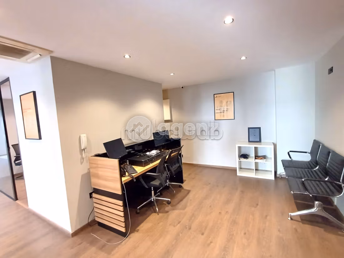 Oficinas en venta en Maârif Extension. Area 113 m². Con ascensor