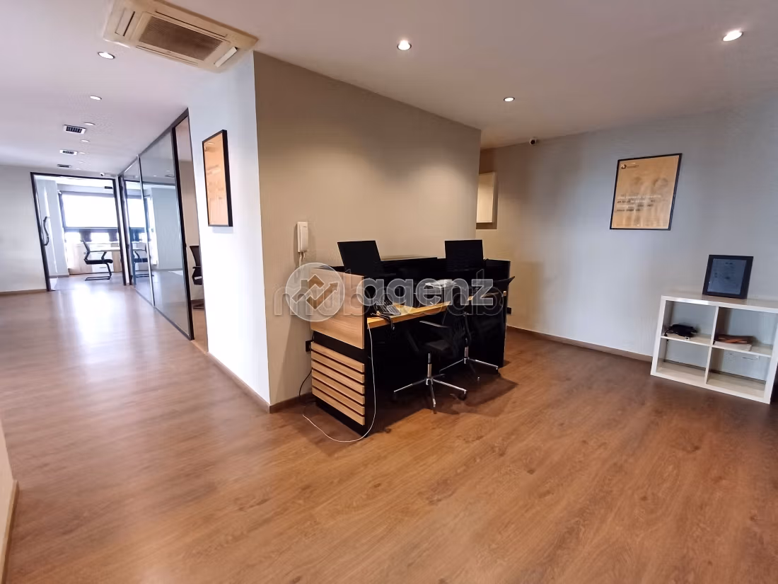 Oficinas en venta en Maârif Extension. Area 113 m². Con ascensor