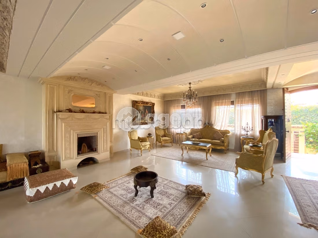 Villa di lusso in vendita. 5 belle camere da letto. Posto auto e giardino