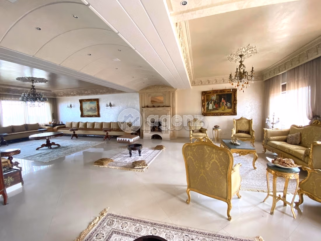 Villa di lusso in vendita. 5 belle camere da letto. Posto auto e giardino