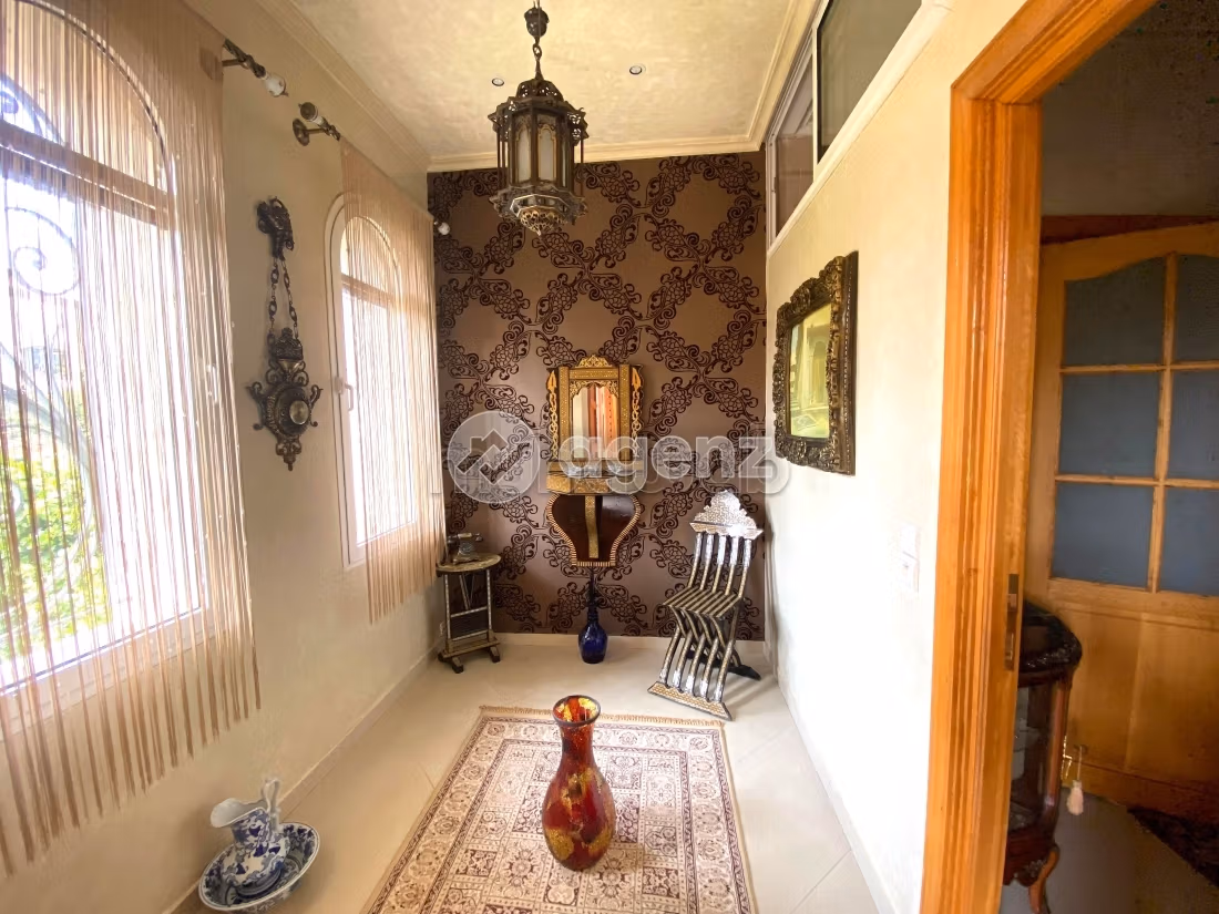 Villa di lusso in vendita. 5 belle camere da letto. Posto auto e giardino