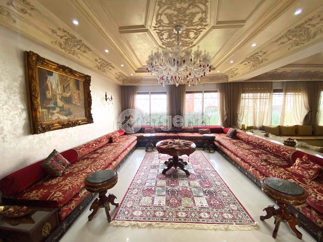 Villa di lusso in vendita. 5 belle camere da letto. Posto auto e giardino
