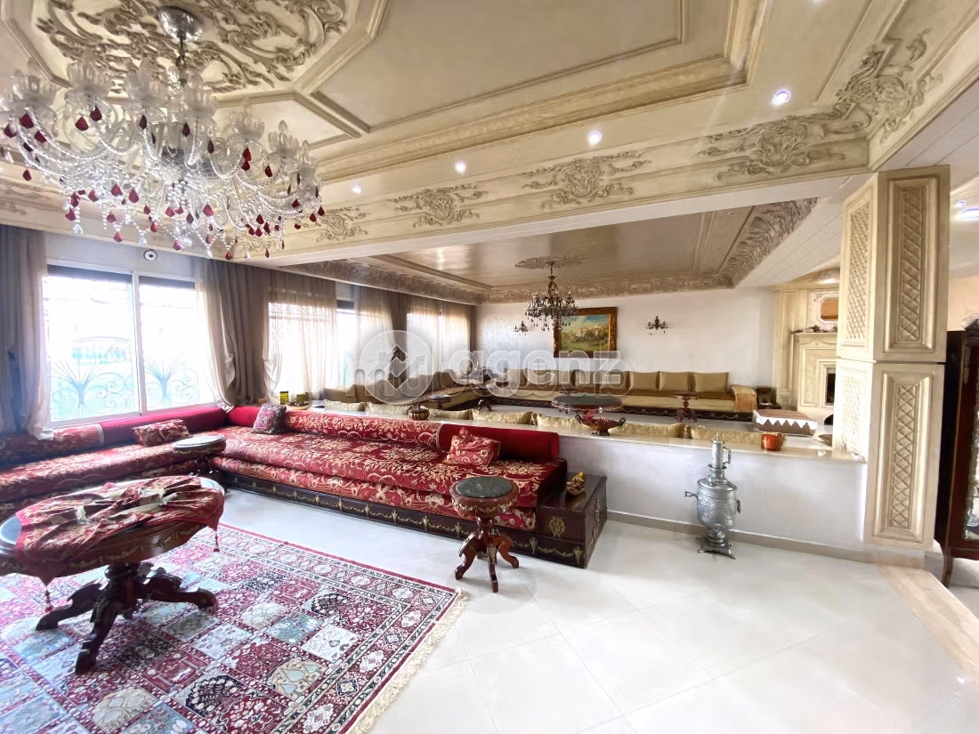 Villa di lusso in vendita. 5 belle camere da letto. Posto auto e giardino