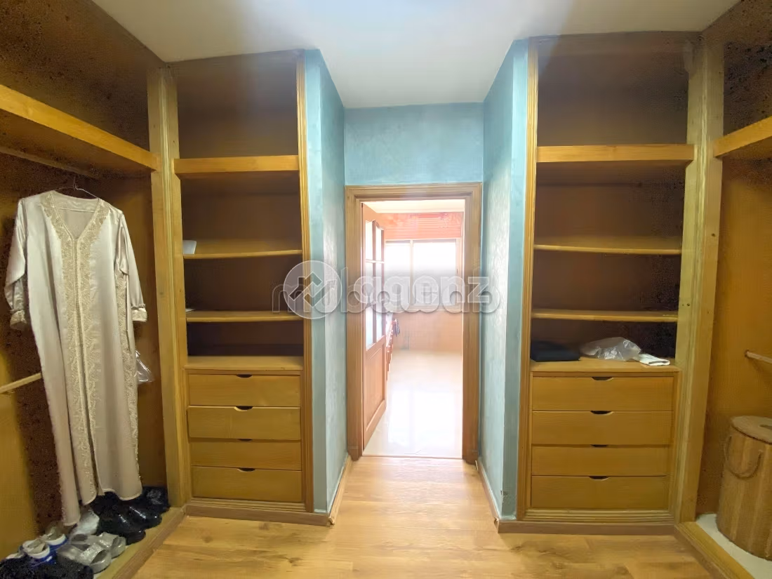 Villa di lusso in vendita. 5 belle camere da letto. Posto auto e giardino