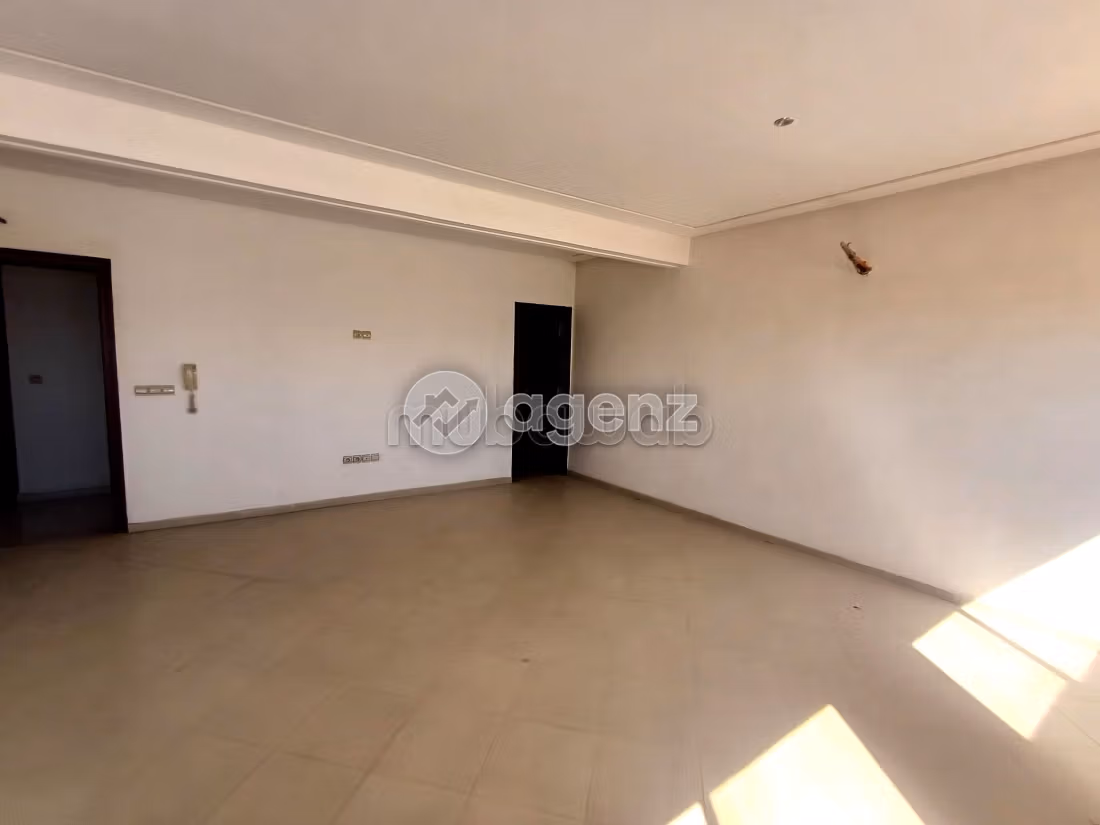 Bonito piso en venta en Nouvelle Ville. Area 56 m². Ascensor