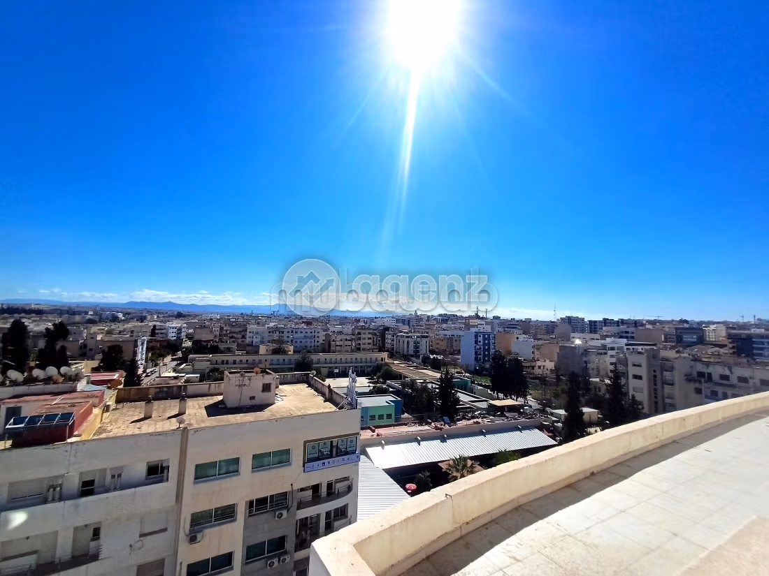 Bonito piso en venta en Nouvelle Ville. Area 56 m². Ascensor