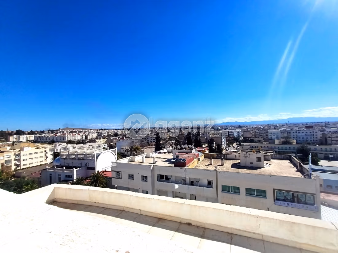 Bonito piso en venta en Nouvelle Ville. Area 56 m². Ascensor