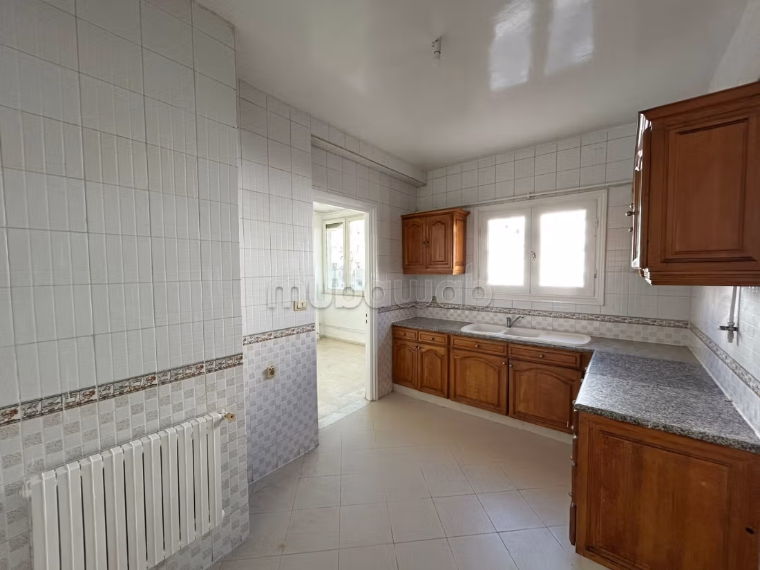 A vendre un appartement en S3 de 145m² à Ennasr 1