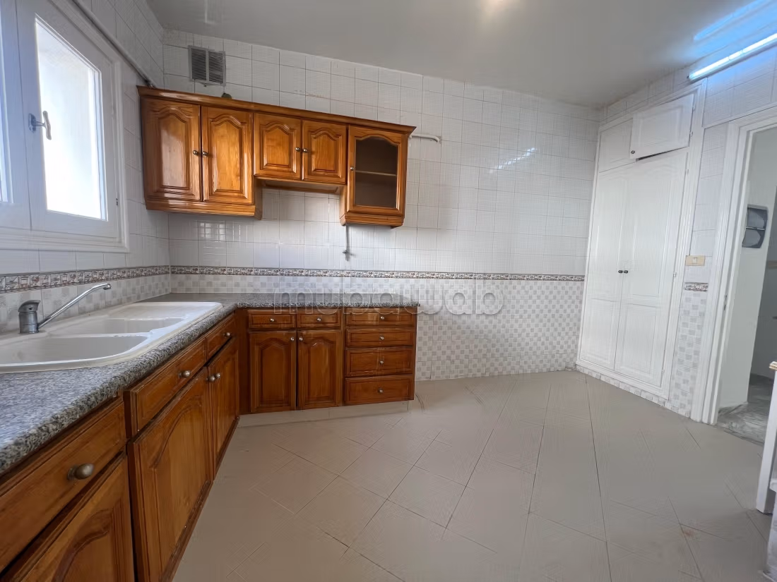 A vendre un appartement en S3 de 145m² à Ennasr 1