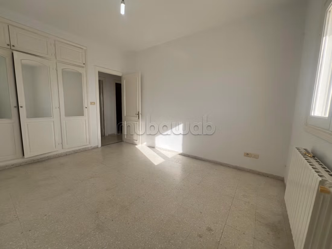 A vendre un appartement en S3 de 145m² à Ennasr 1