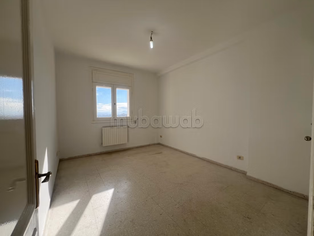 A vendre un appartement en S3 de 145m² à Ennasr 1