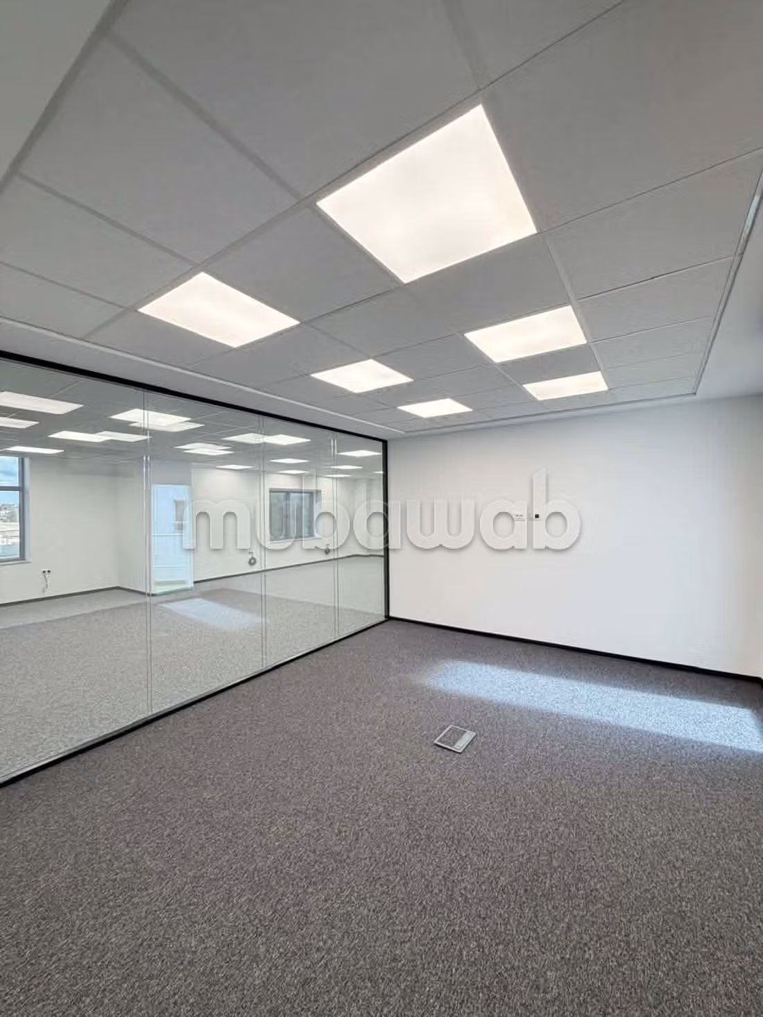 A louer plateau neuf moderne de 300m²avc terrasse au Lac 1
