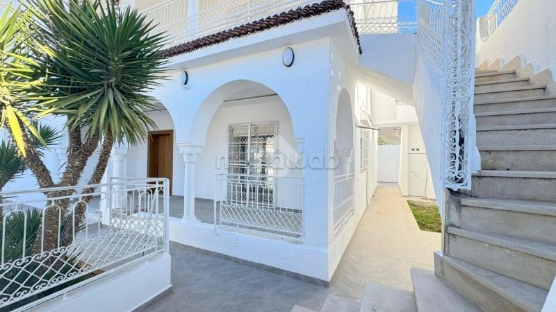 Residenza di lusso in vendita a La Soukra. Superficie totale 500 m². Giardino e terrazzo