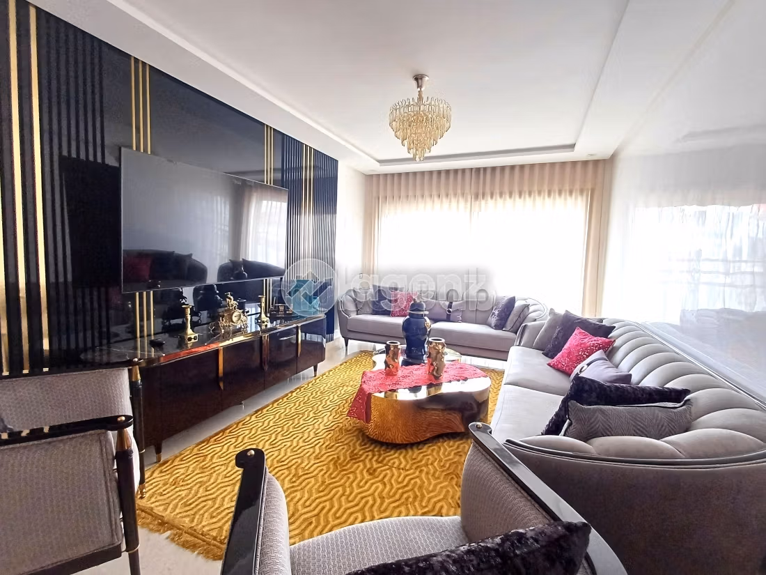 Vendita appartamento a Maârif. Superficie totale 108 m². Ascensore e terrazzo