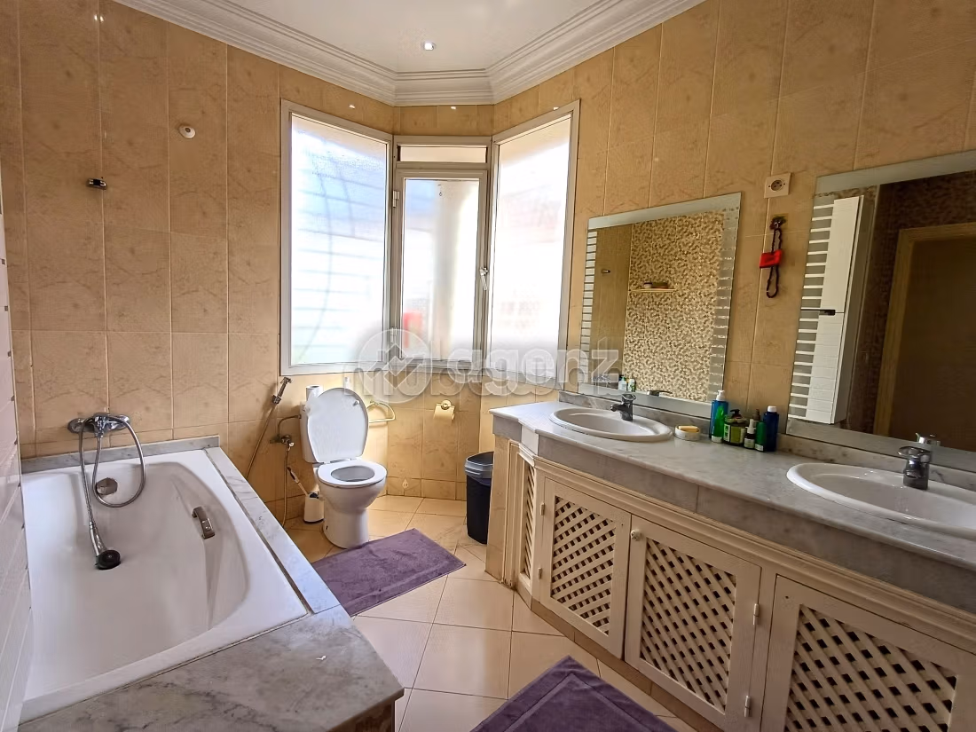 Villa à vendre 616 m², 6 chambres Sidi Maarouf Casablanca