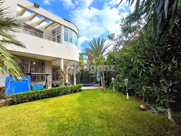 Villa à vendre 616 m², 6 chambres Sidi Maarouf Casablanca