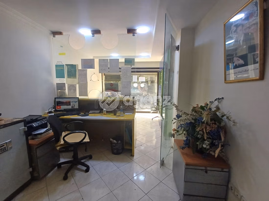 مكاتب ومحلات للبيع بالمعاريف امتداد. 3 غرف ممتازة