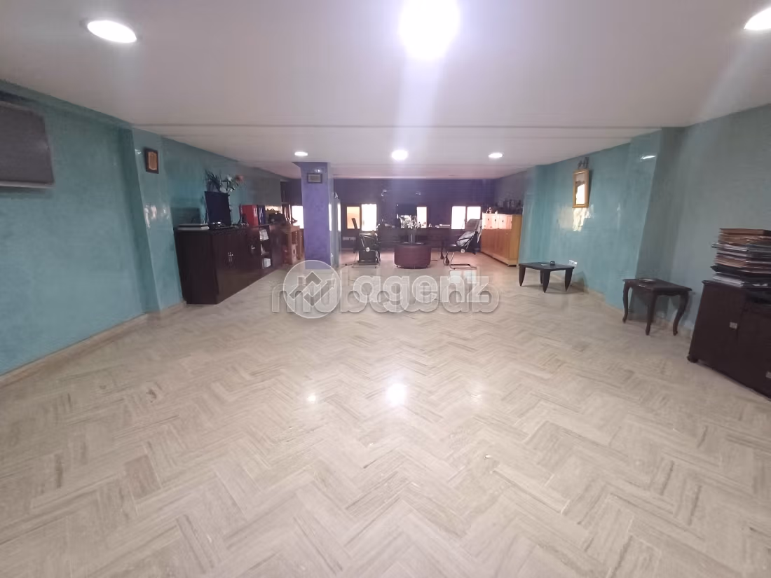 مكاتب ومحلات للبيع بالمعاريف امتداد. 3 غرف ممتازة