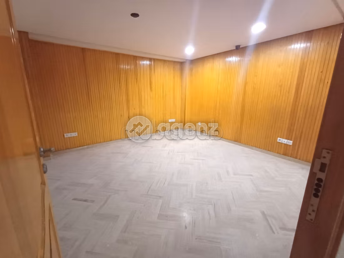 مكاتب ومحلات للبيع بالمعاريف امتداد. 3 غرف ممتازة