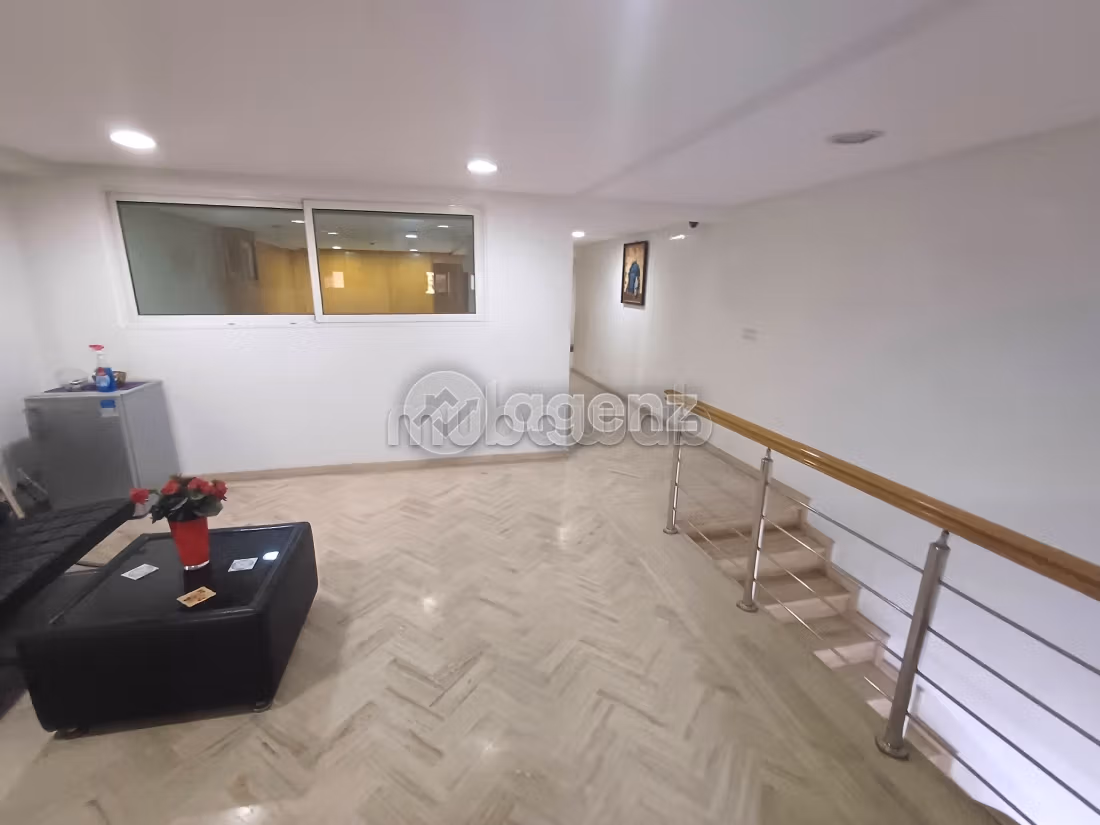 مكاتب ومحلات للبيع بالمعاريف امتداد. 3 غرف ممتازة