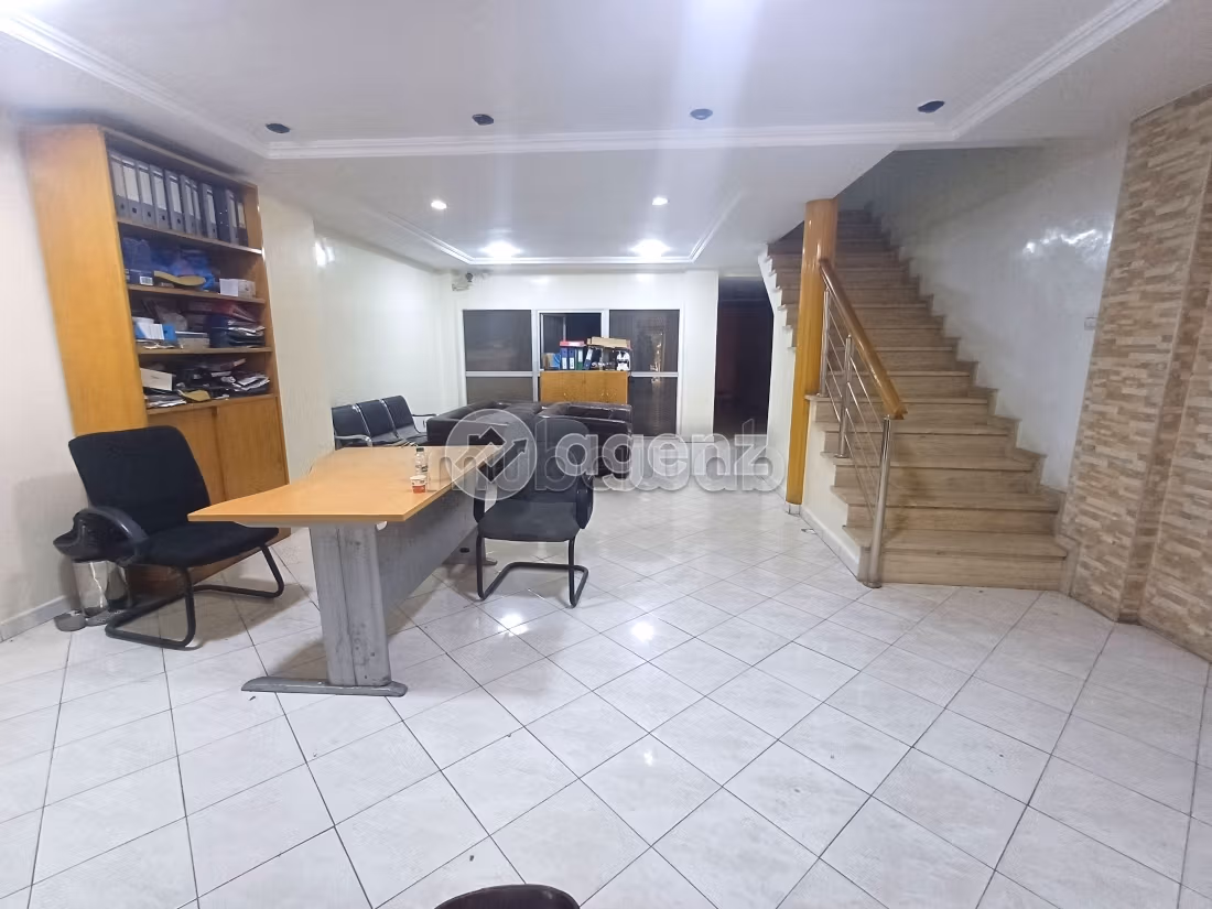 مكاتب ومحلات للبيع بالمعاريف امتداد. 3 غرف ممتازة