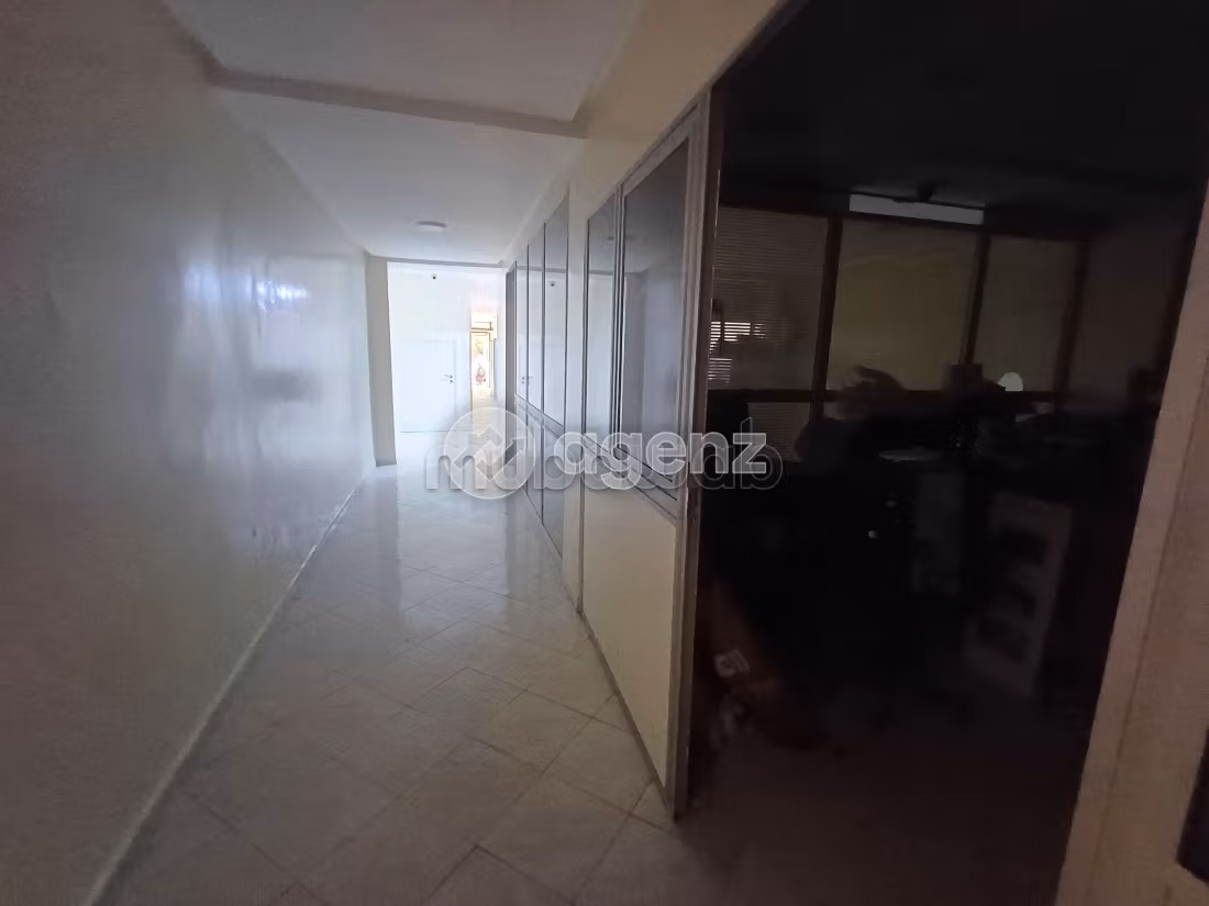 مكاتب ومحلات للبيع بالمعاريف امتداد. 3 غرف ممتازة