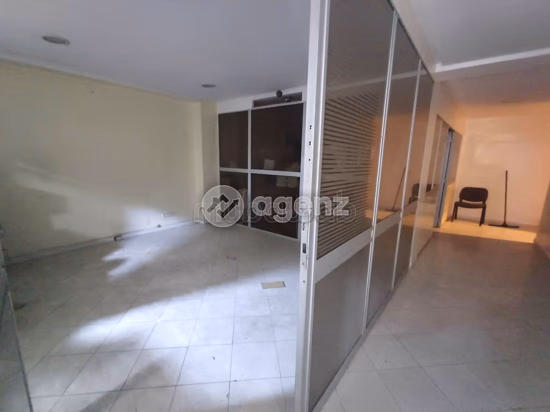 مكاتب ومحلات للبيع بالمعاريف امتداد. 3 غرف ممتازة
