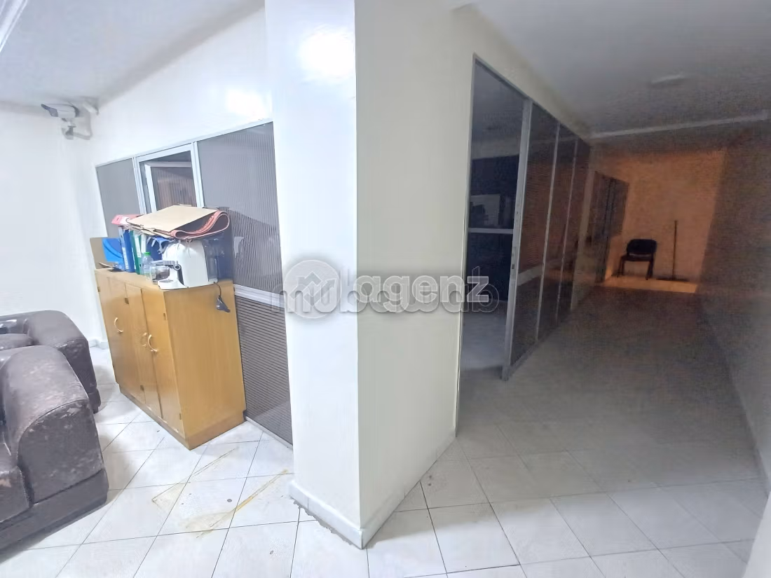 مكاتب ومحلات للبيع بالمعاريف امتداد. 3 غرف ممتازة