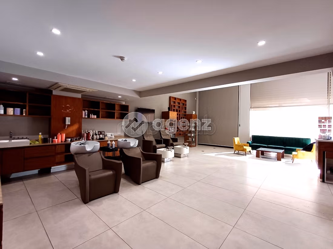 Commerce à louer 369 m² Les hôpitaux Casablanca