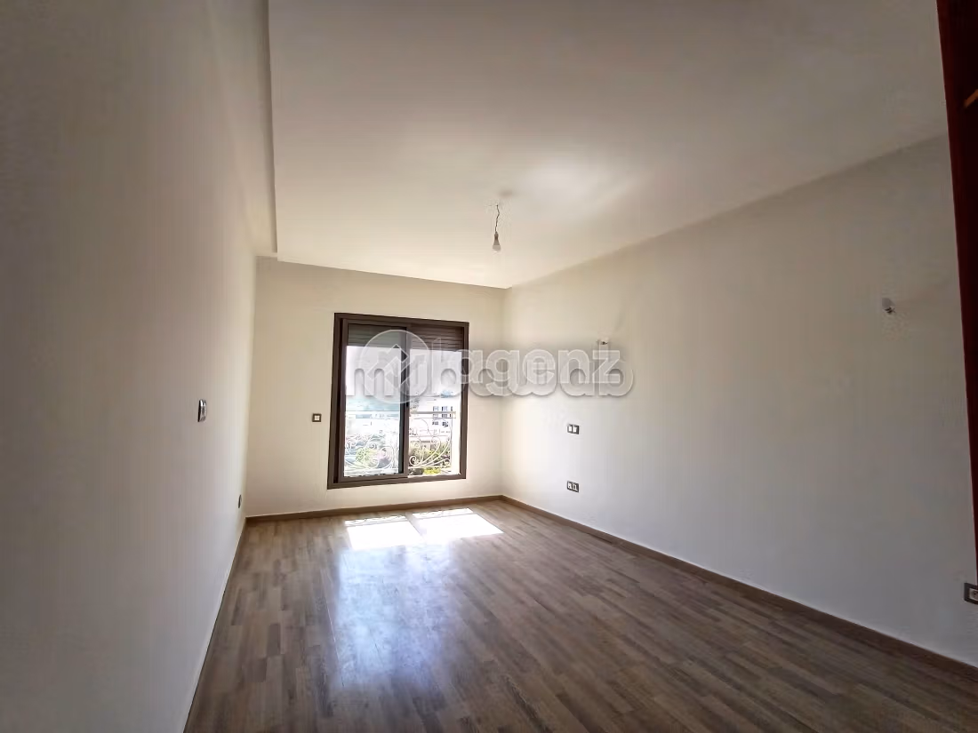 Apartment to purchase. Large area 123 m². Cellar, Large terrace