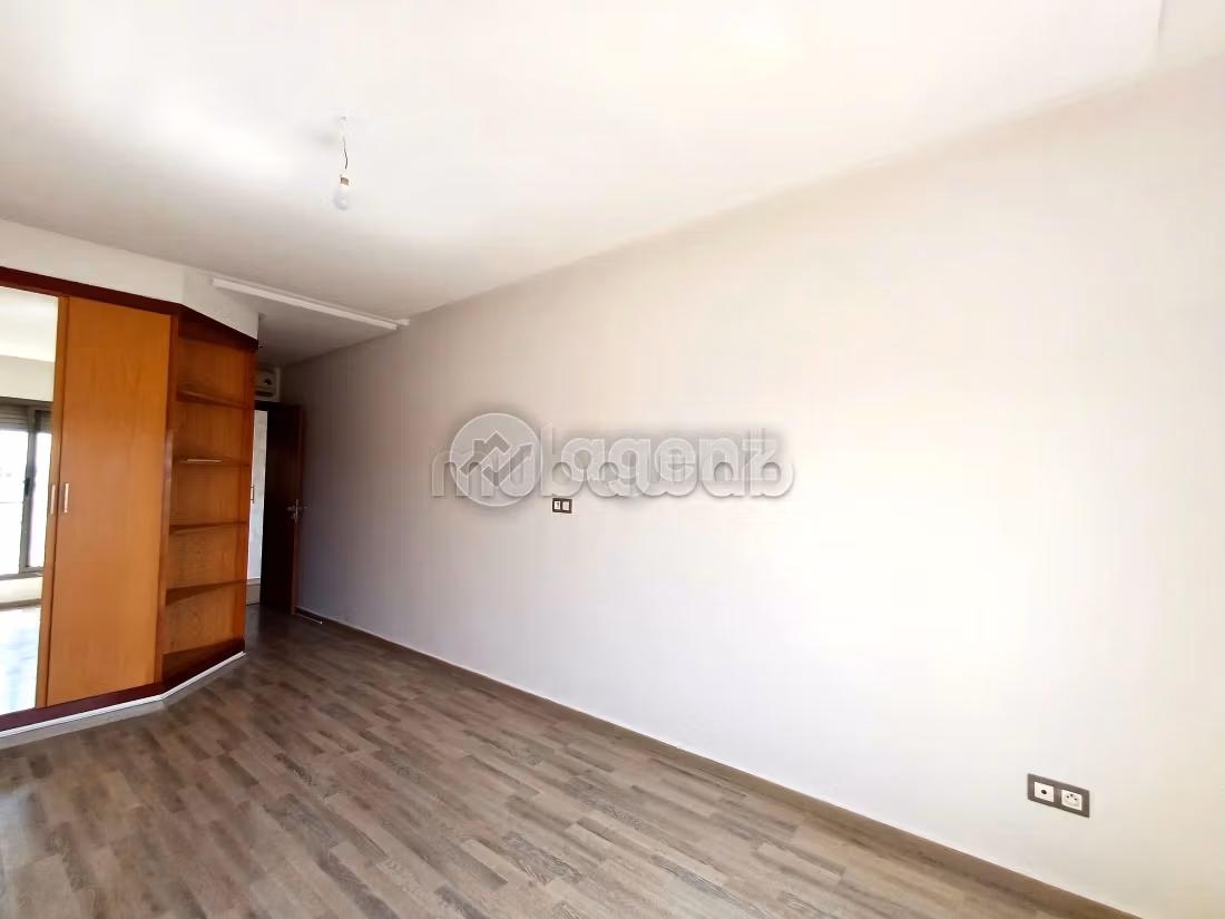 Apartment to purchase. Large area 123 m². Cellar, Large terrace