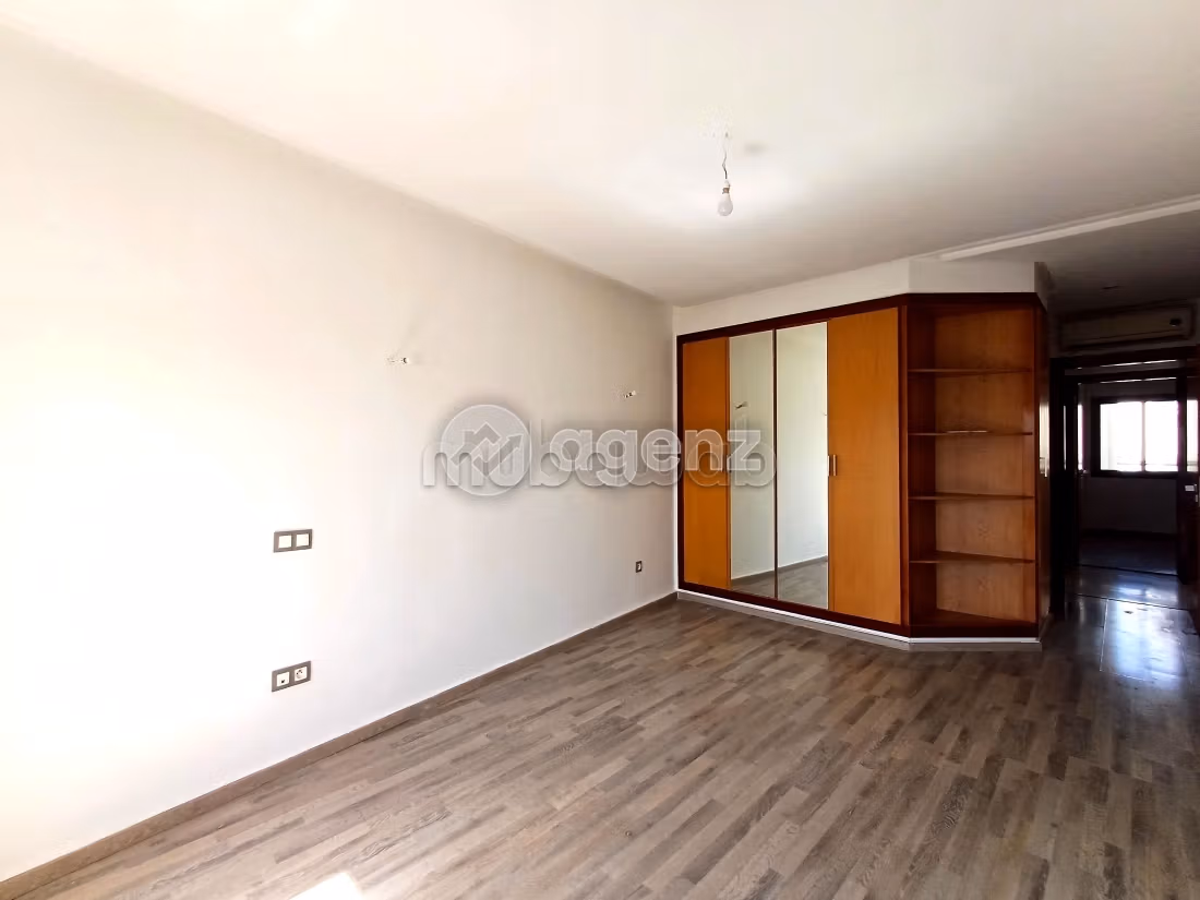 Apartment to purchase. Large area 123 m². Cellar, Large terrace
