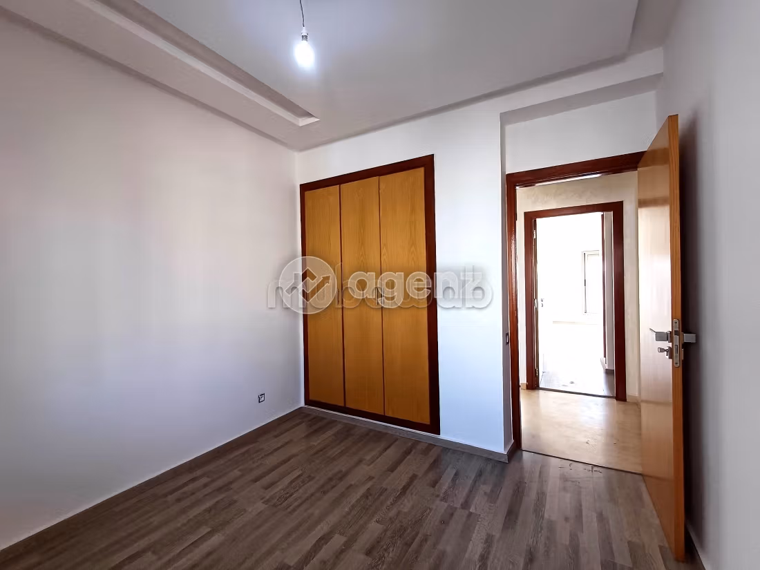Apartment to purchase. Large area 123 m². Cellar, Large terrace