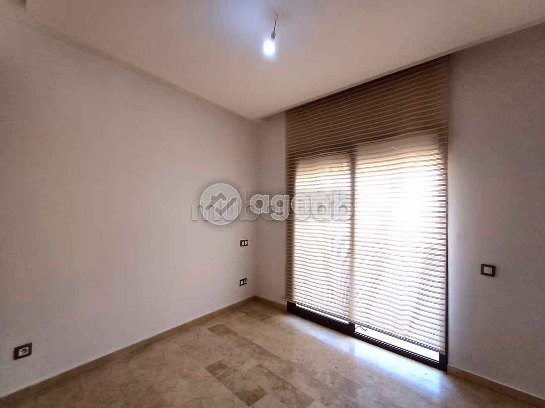 Apartment to purchase. Large area 123 m². Cellar, Large terrace