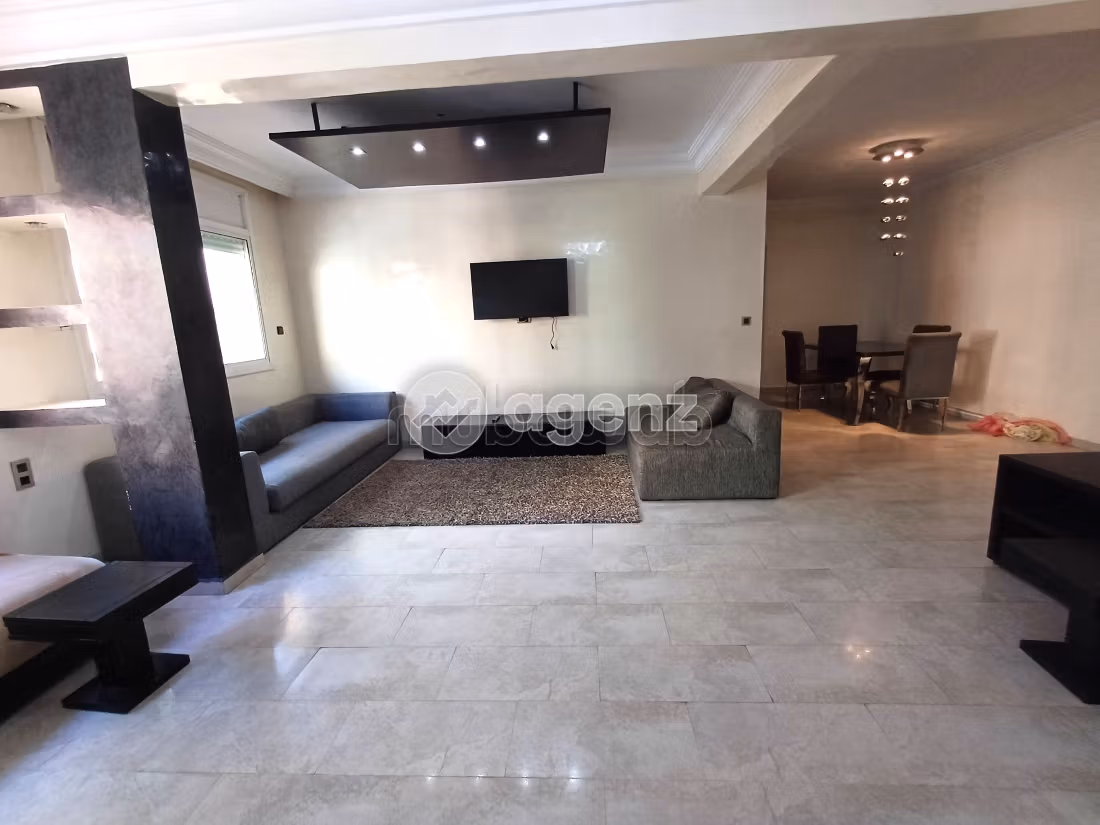 Piso en venta en Oasis. 2 dormitorios. Está amueblado con buen gusto