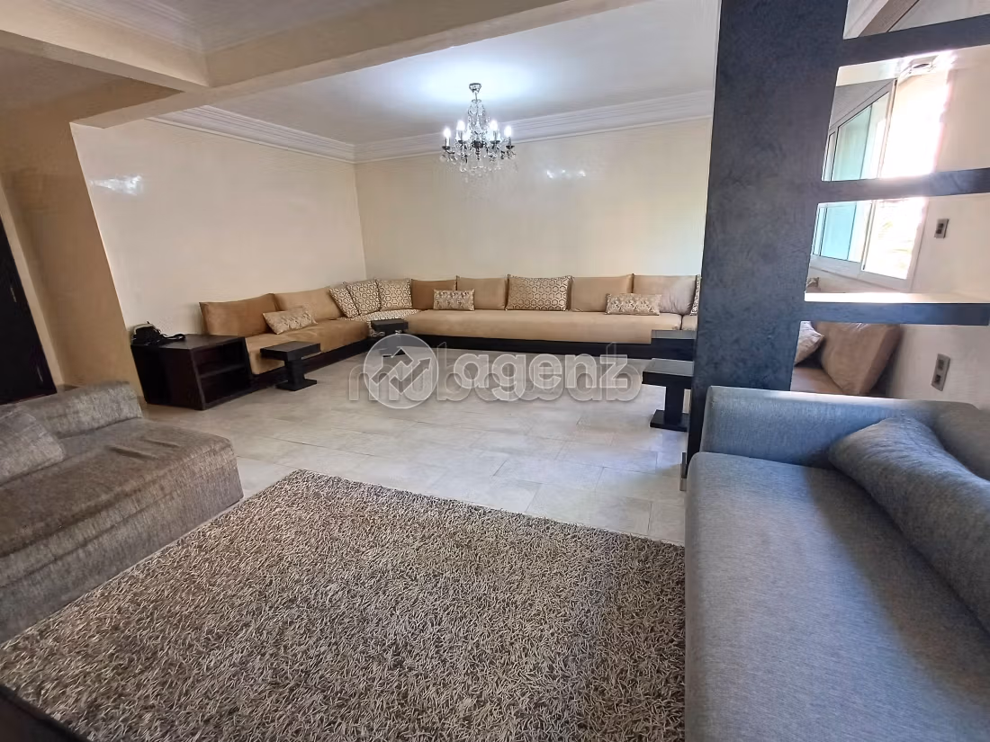 Piso en venta en Oasis. 2 dormitorios. Está amueblado con buen gusto