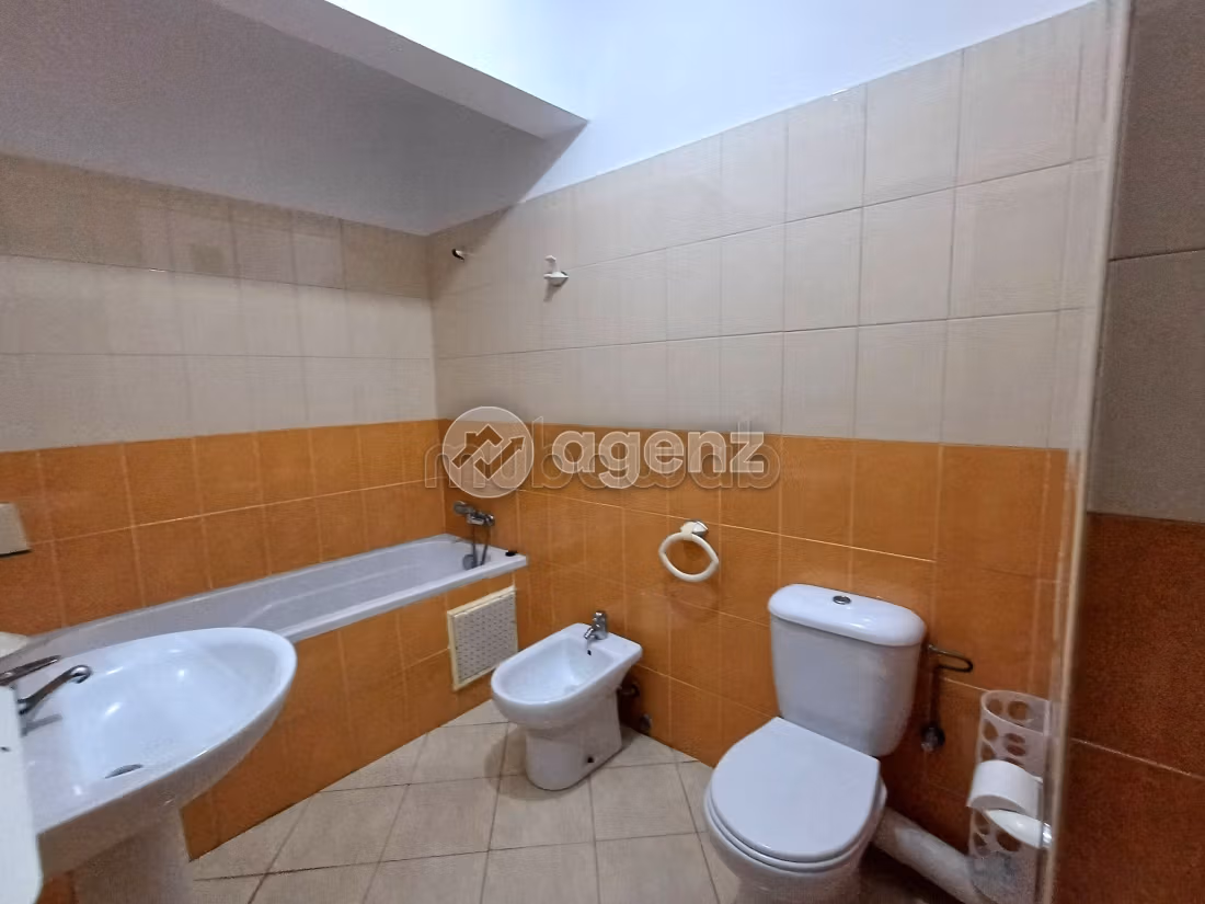 Piso en venta en Oasis. 2 dormitorios. Está amueblado con buen gusto