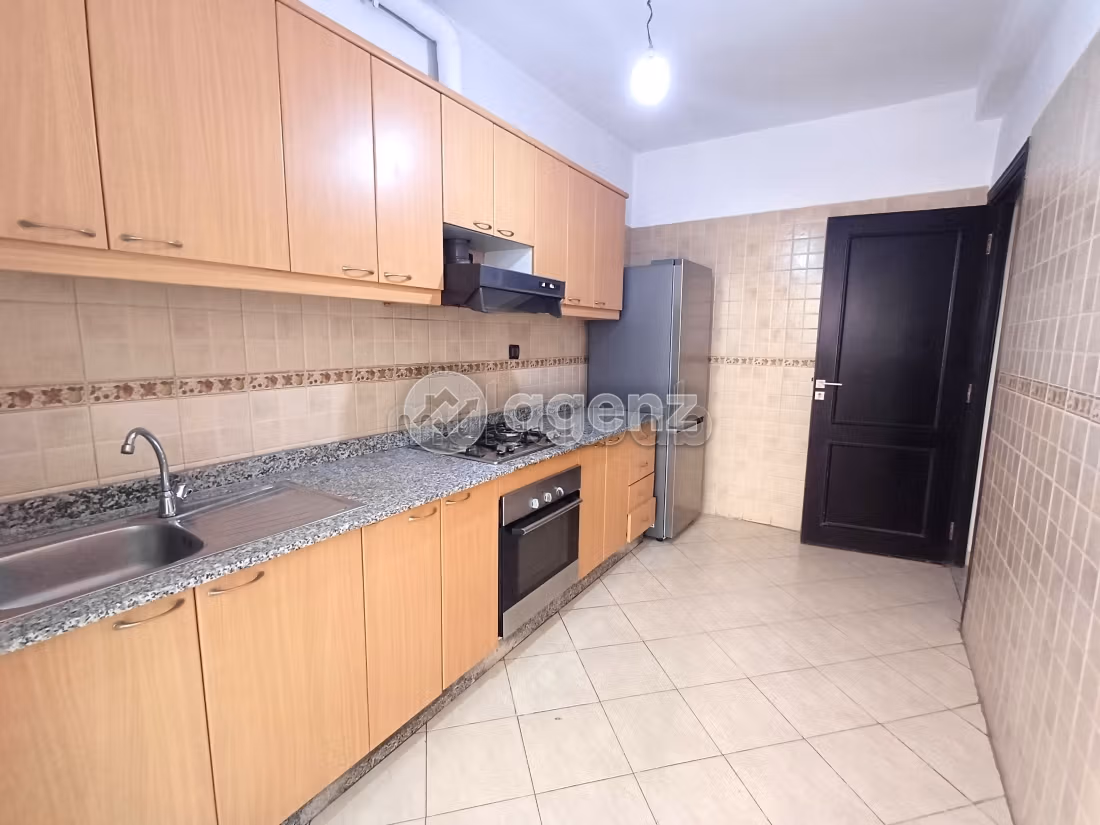 Piso en venta en Oasis. 2 dormitorios. Está amueblado con buen gusto