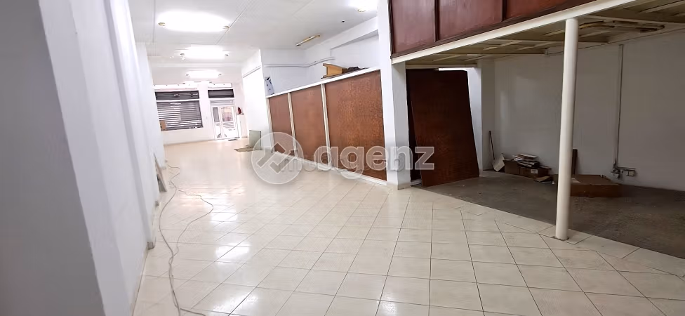 Oficinas y locales comerciales en venta en Bourgogne Est. Superficie 175 m²