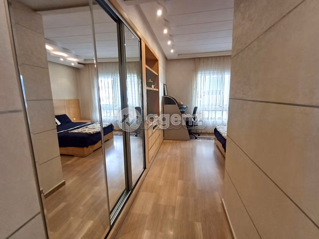 Vendita appartamento a Les princesses. Superficie totale 146 m². Terrazzo e garage