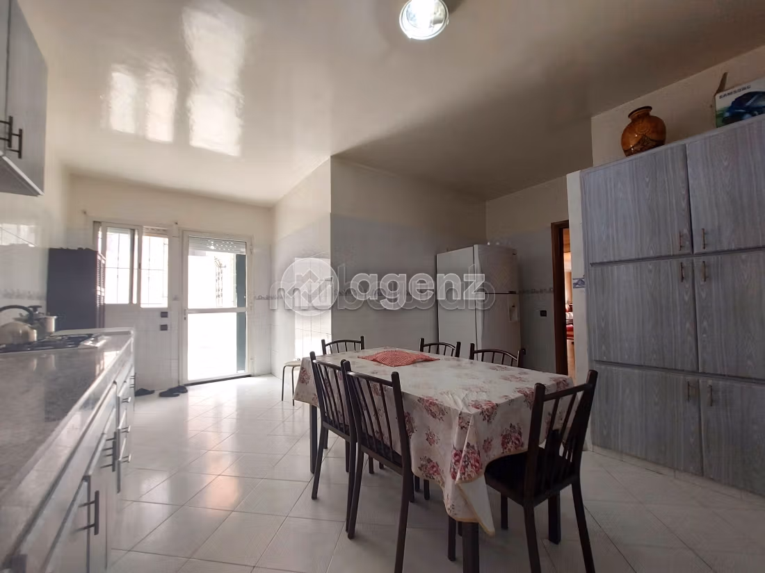 Magnífico piso en venta en Mers Sultan. Gran superficie 197 m². Ascensor y terraza